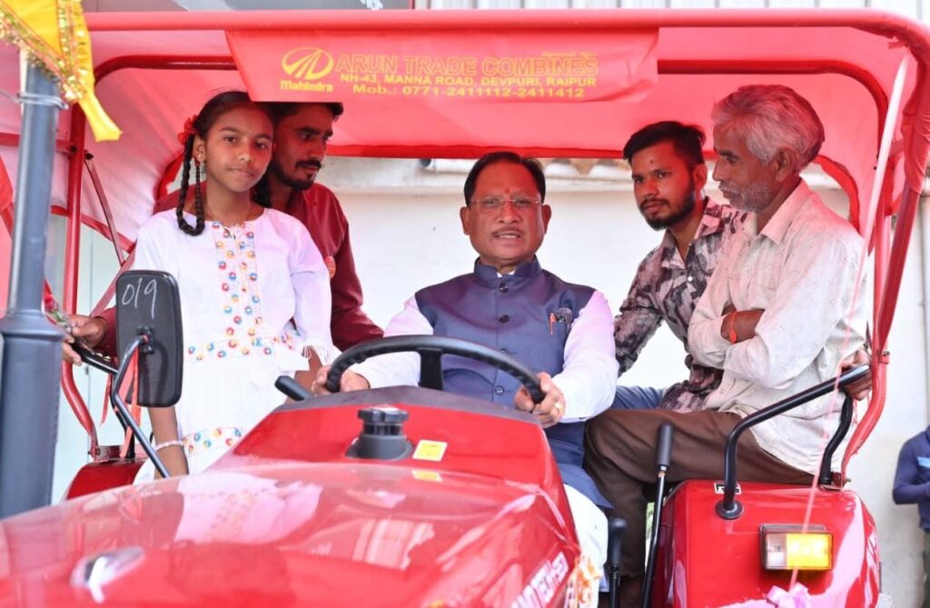 जीएसटी बचत उत्सव: सीएम विष्णु देव साय ने किसानों से किया आत्मीय संवाद