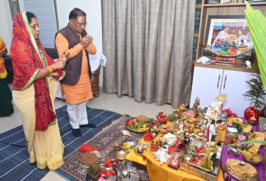 जशपुर में सीएम साय ने की गोवर्धन पूजा, गौ-संवर्धन और प्रकृति-पूजन का दिया संदेश