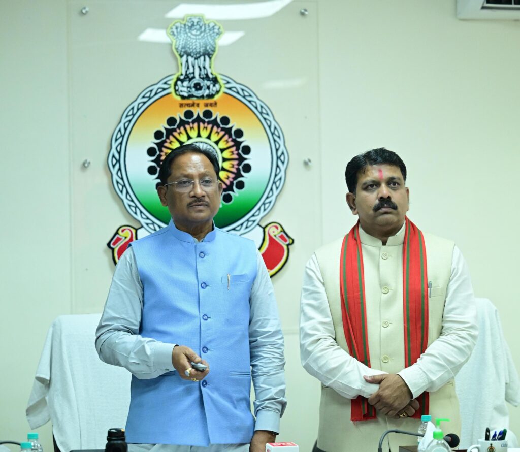 25 साल के गौरव को मिला सम्मान, CM साय ने छत्तीसगढ़ पुलिस रजत जयंती पदक का किया अनावरण