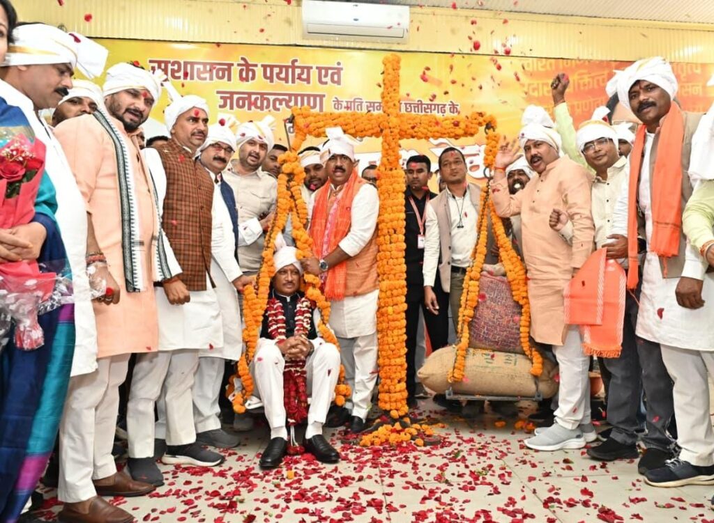 धान से तौलकर किसानों ने किया CM साय का अभिनंदन, होली से पहले 10 हजार करोड़ की सौगात